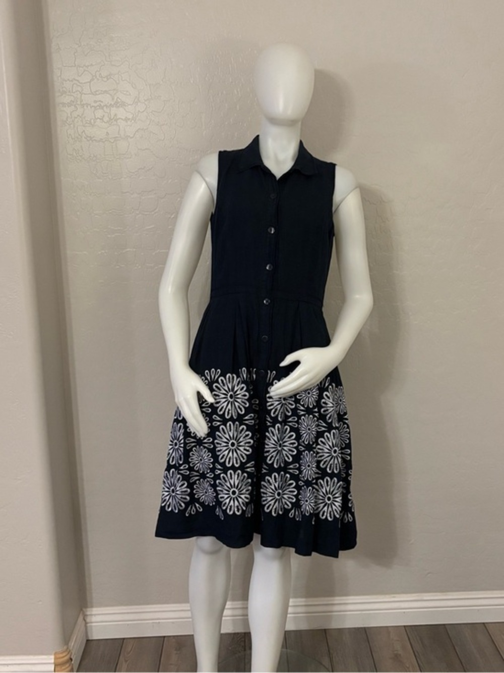 Oscar De La Renta Navy Blue Linen Sleeveless White Eyelet Flowers Dress Size 10